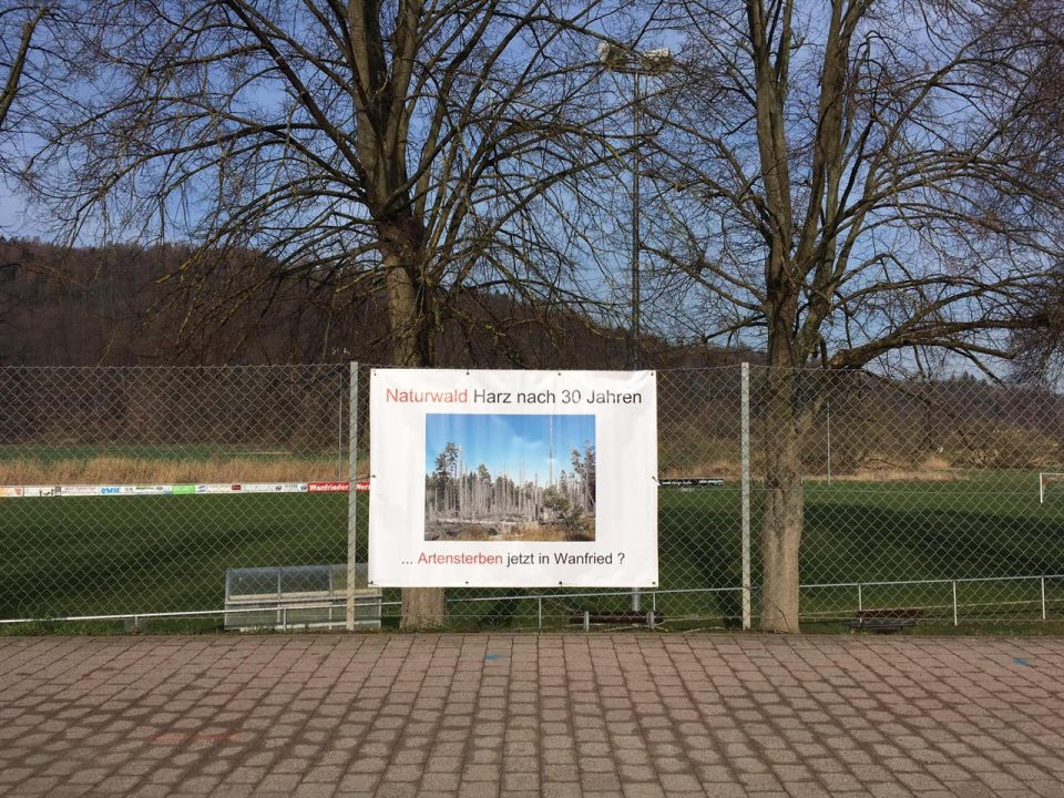 Ungenehmigte Plakatierung am Wanfrieder Werrastadion.