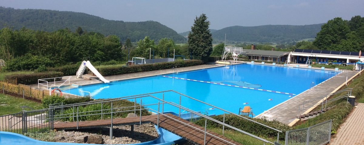 Blick auf das Wanfrieder Schwimmbad