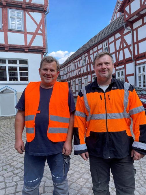 Die Bauhof-Mitarbeiter Mariusz Tyrala und Christian Dölle.
